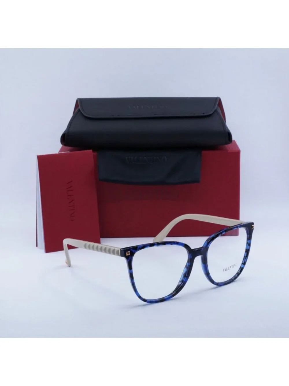 Valentino model va3059